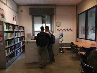 Front-office con due studenti 